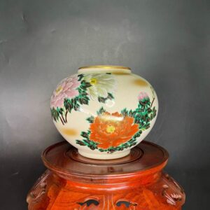 Bình gốm Nhật bản Kutani vẽ hoa mẫu đơn tứ sắc